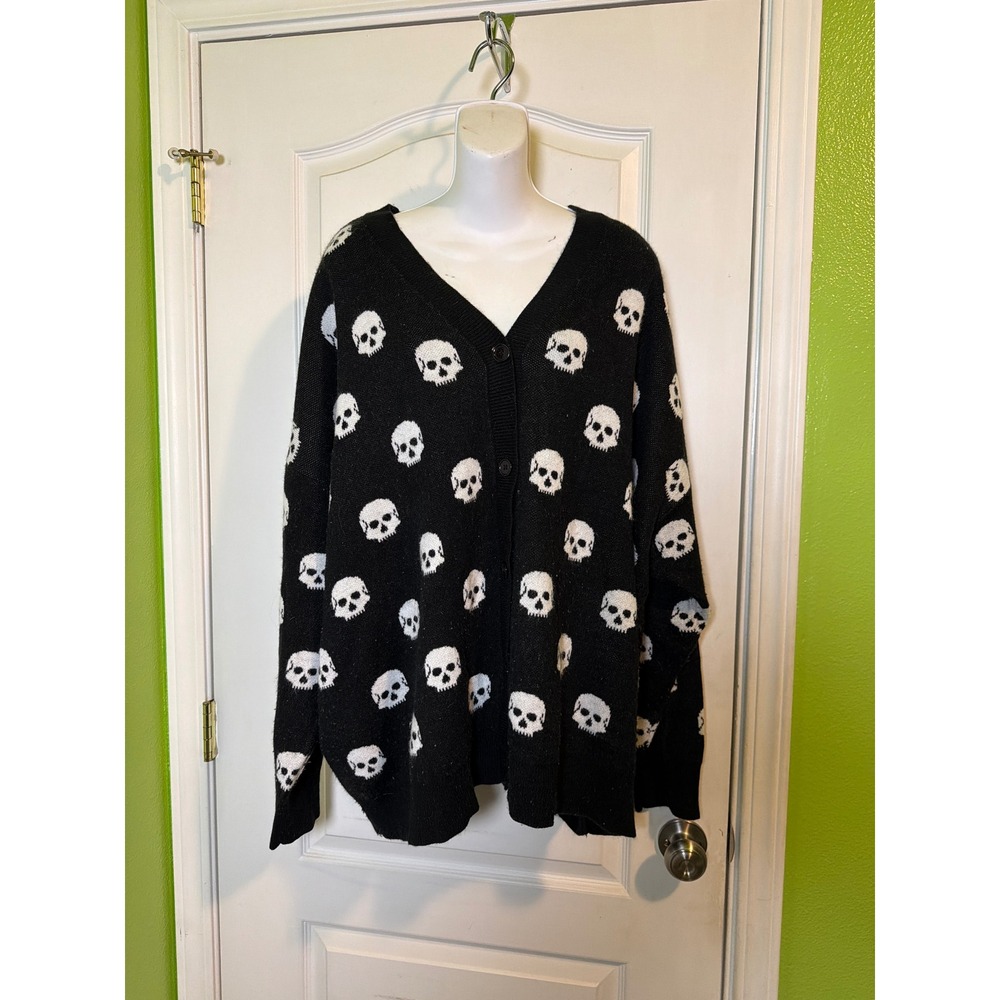 Hot Topic Black Skull Print Oversized Cardigan Sweater Plus Size 3 Gothic Emo